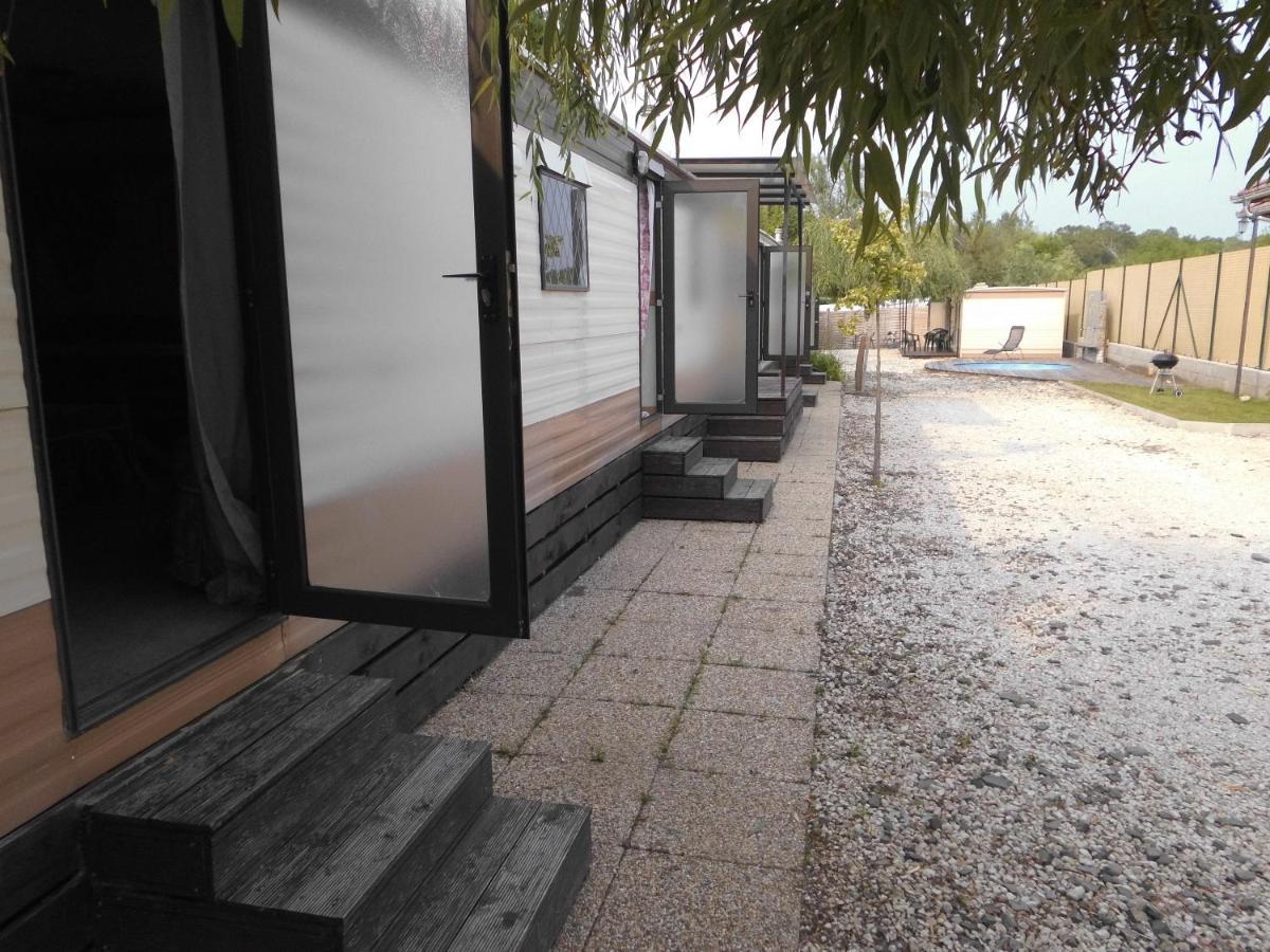 Balatonszárszó Kenge Apartmanok מראה חיצוני תמונה